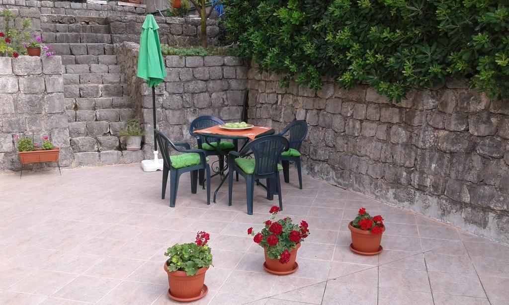 Apartment Adela Kotor Exterior photo